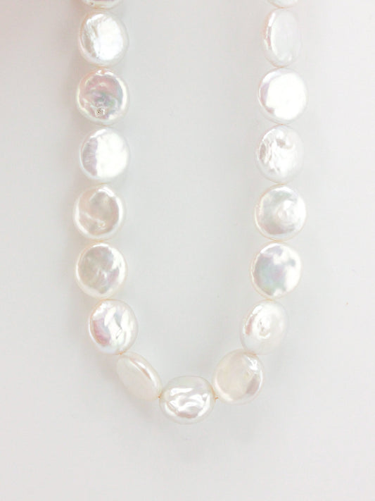 Flat Pearl Necklace in Elegant Design