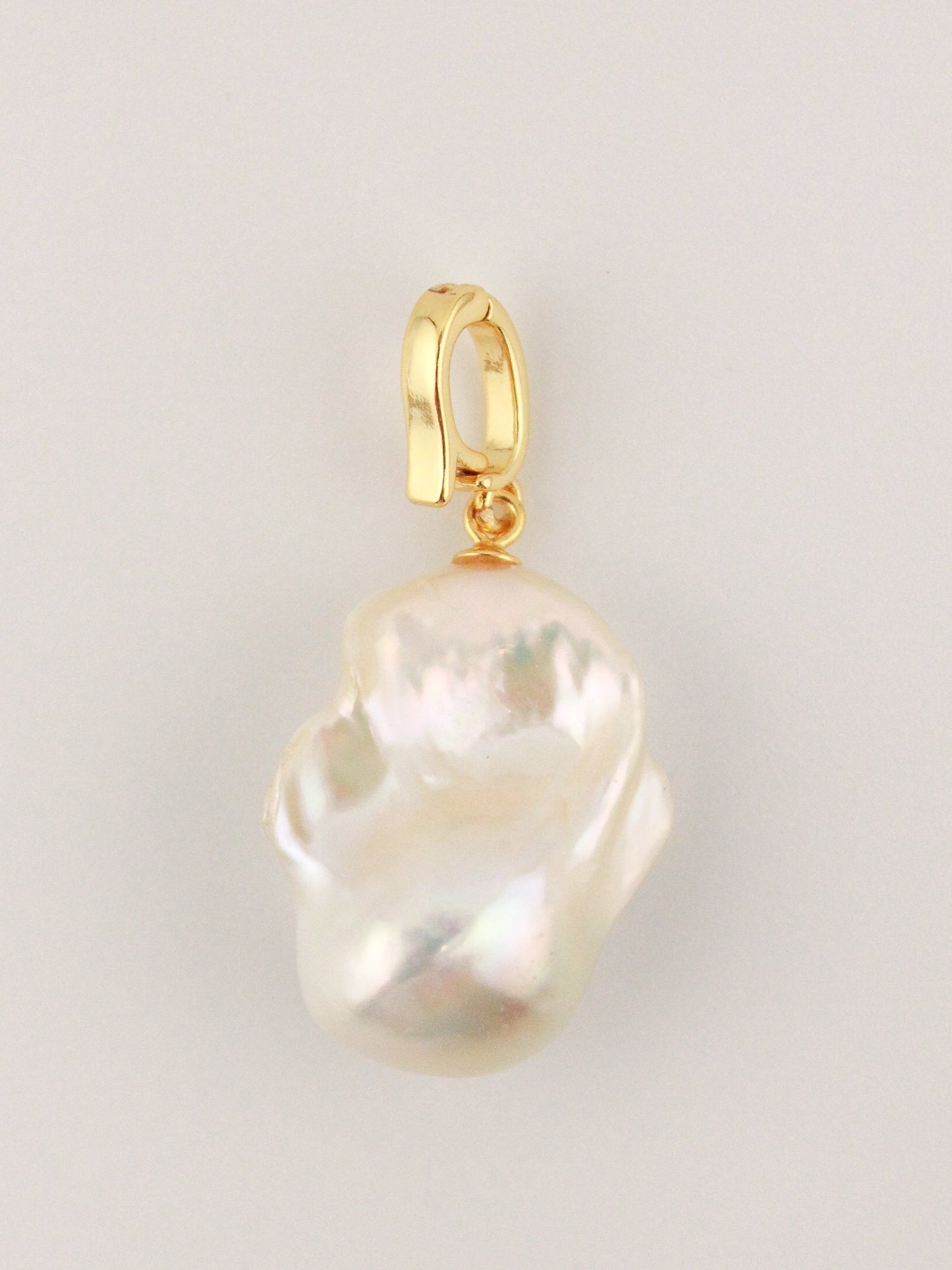 Elegant Baroque Pearl Charm Design