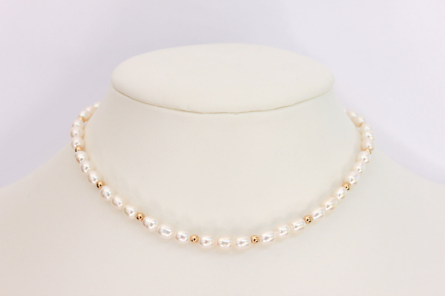 Elegant Pearl Choker Necklace in Simple Design