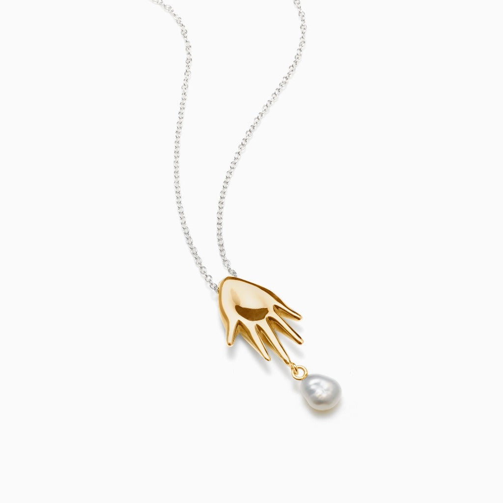 Tiny Pendant Necklace with Delicate Design