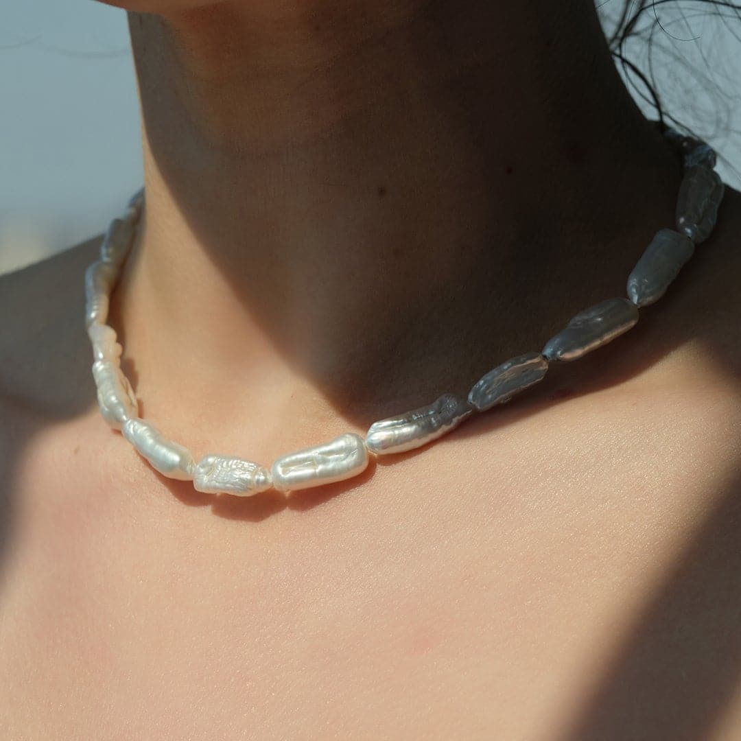 Pearl Collar Necklace in Elegant Design