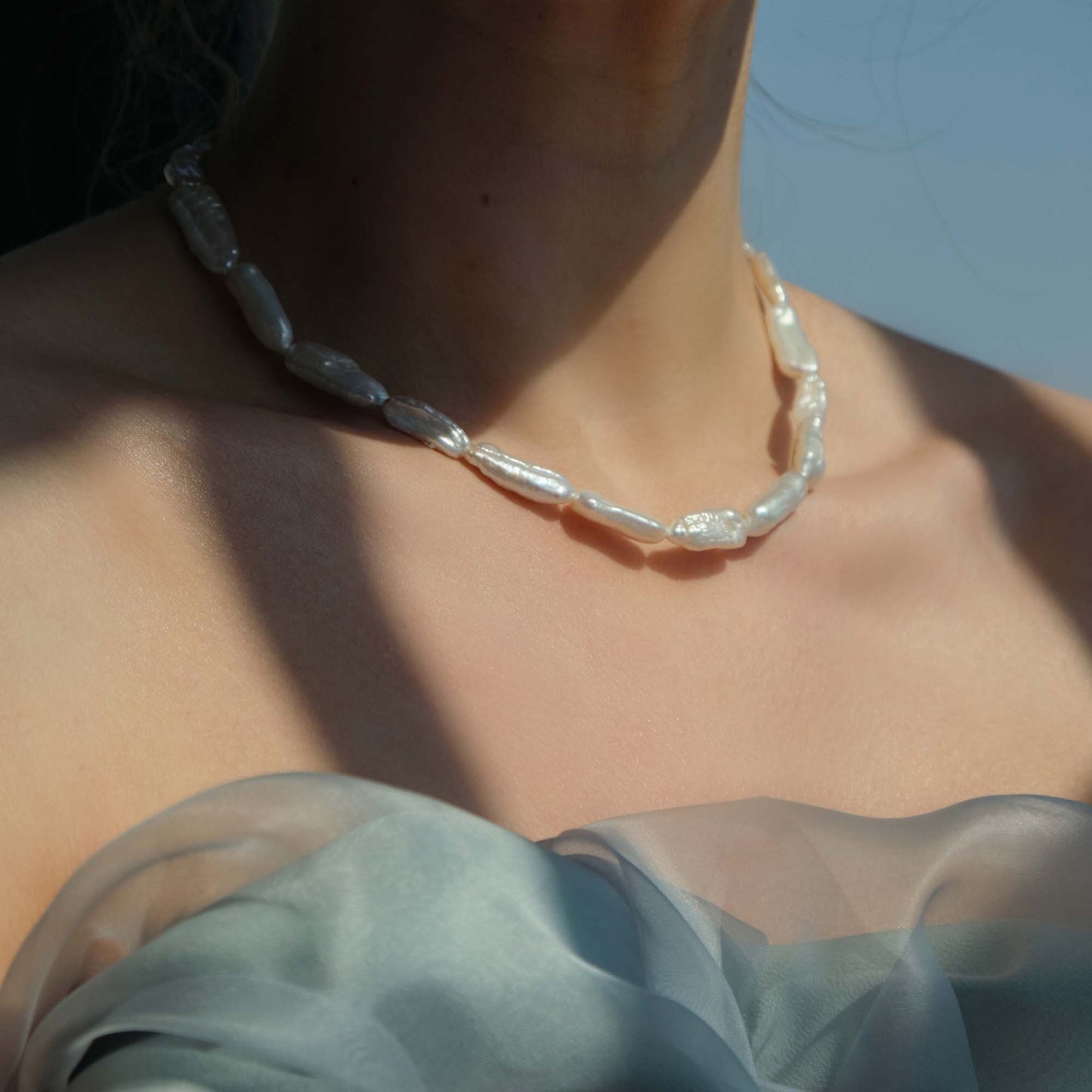 Pearl Collar Necklace in Elegant Design