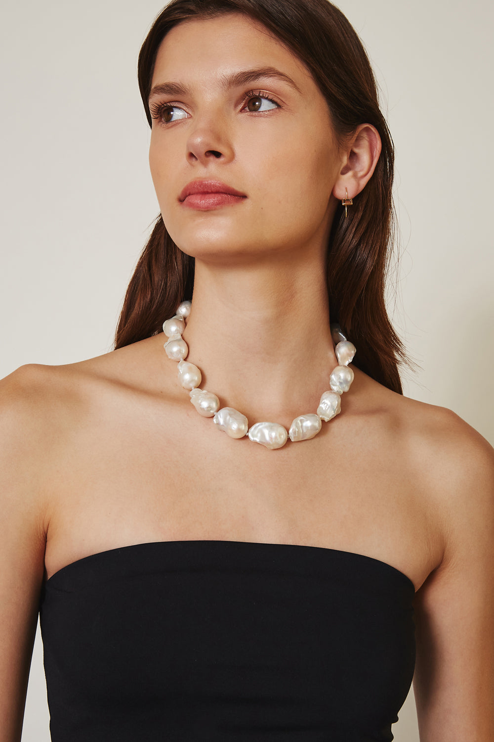 Elegant White Baroque Pearl Collar Necklace