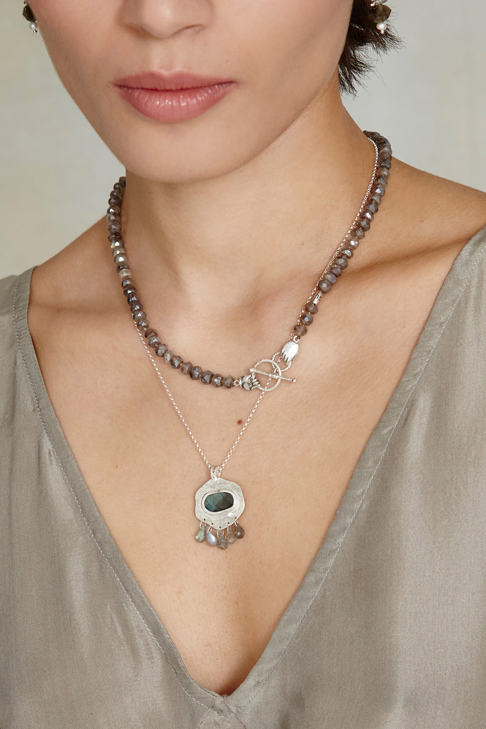 Labradorite Toggle Necklace in Silver Design