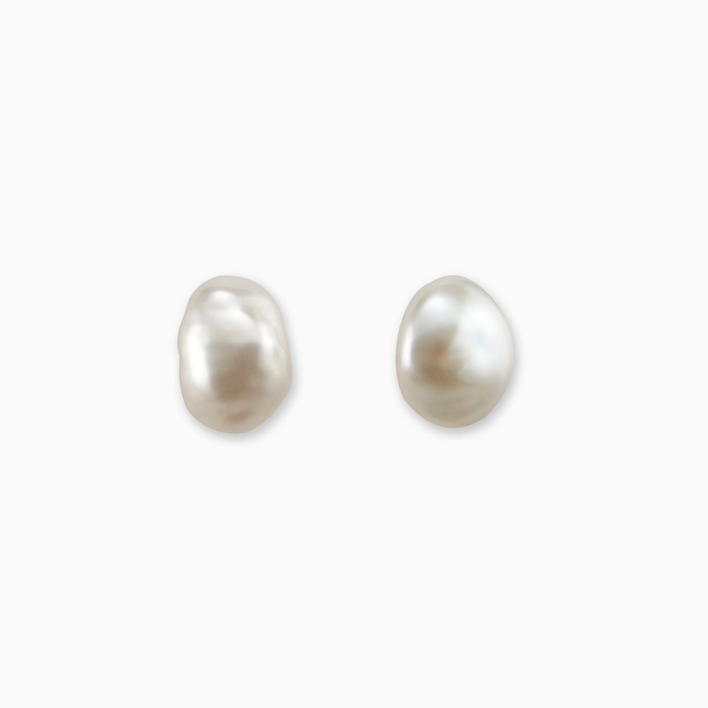 Elegant Pearl Stud Earrings in Classic Style 1