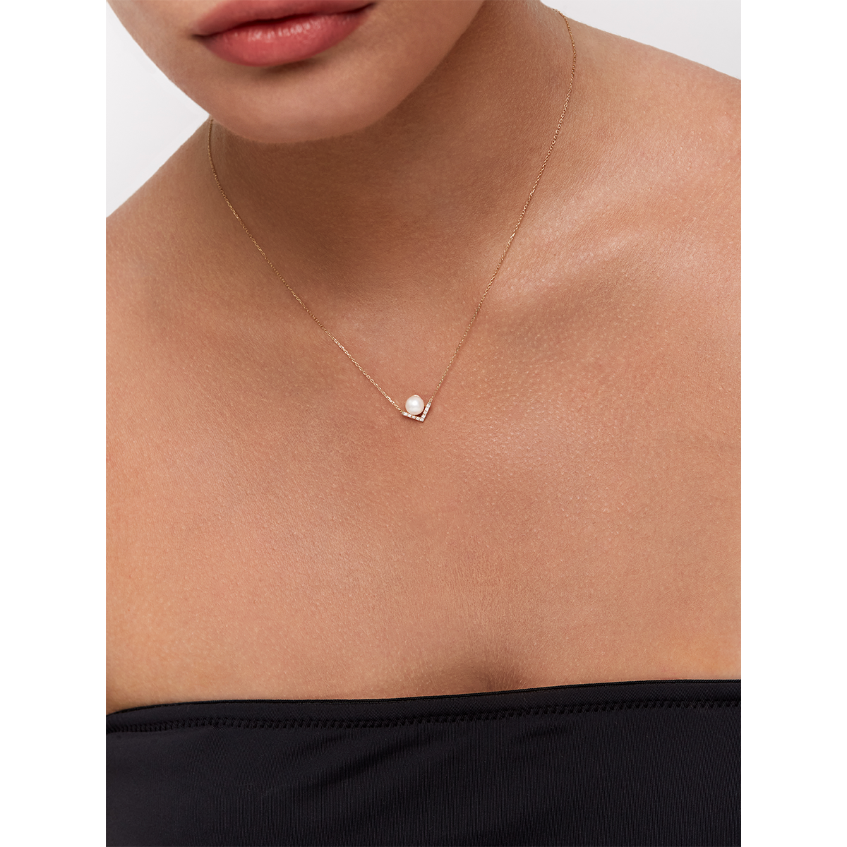 14kt Gold Pearl Necklace with Right Angle Design