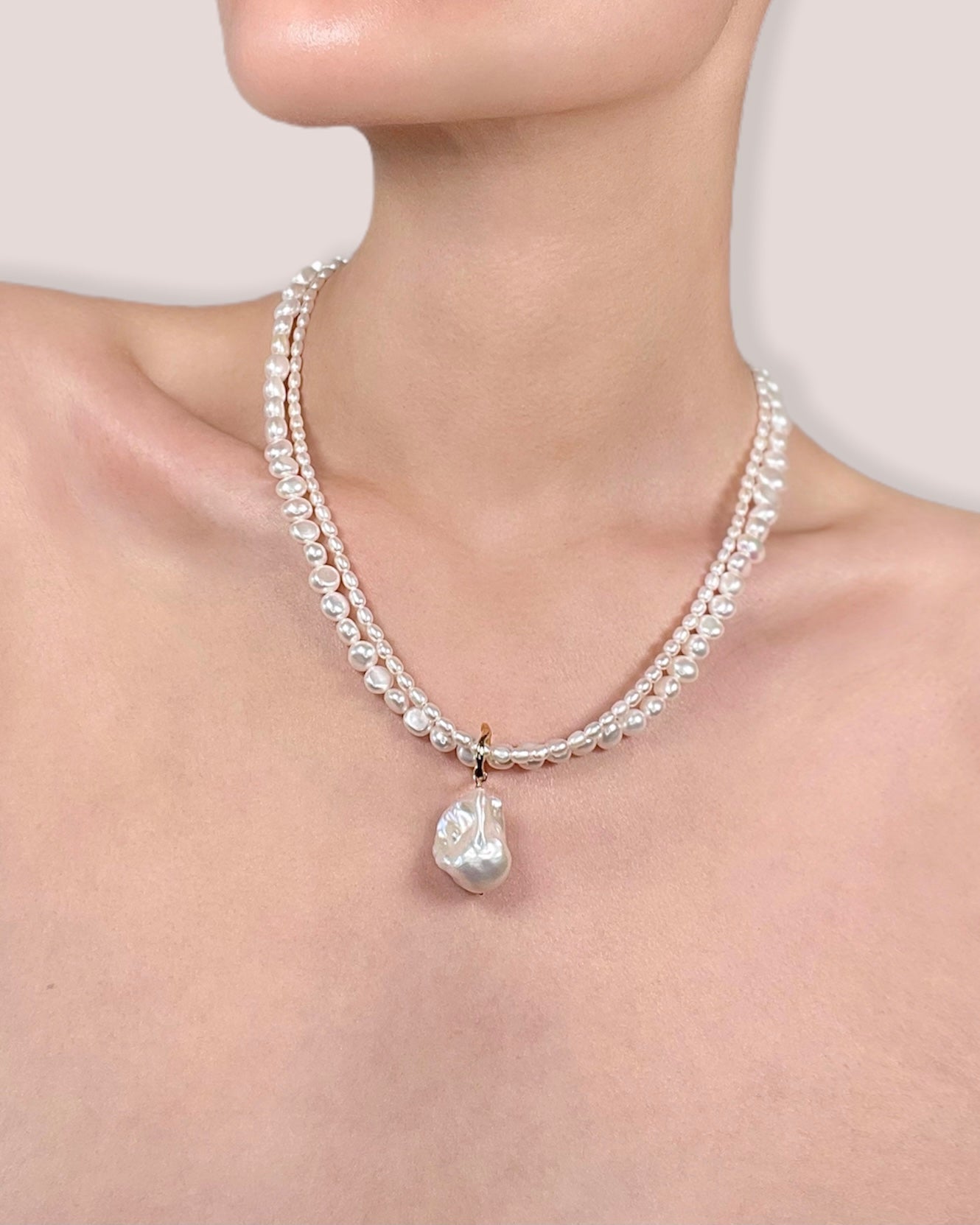 Elegant Silver Necklace with Unique Design 2