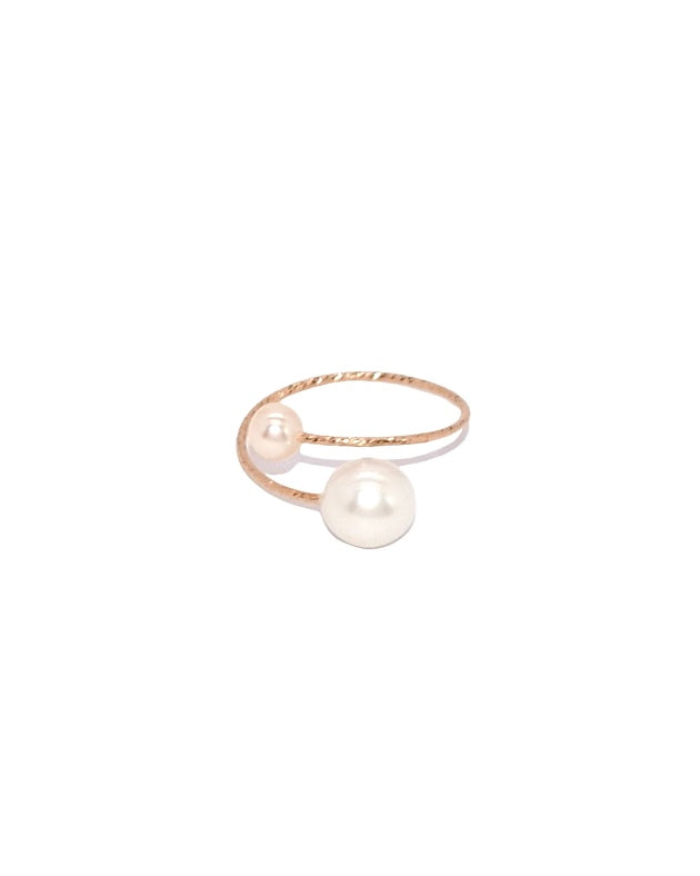 Elegant Pearl Design Ring