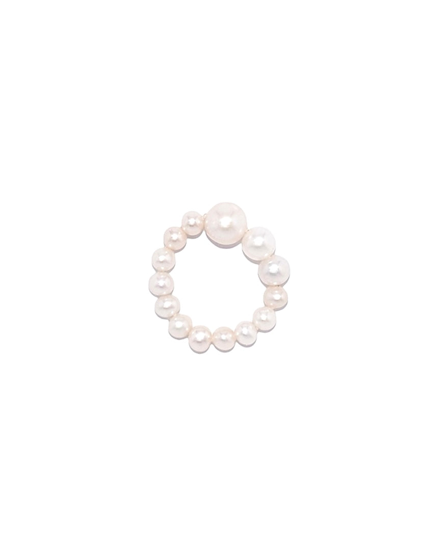 Elegant Pearl Ring in Silver Material