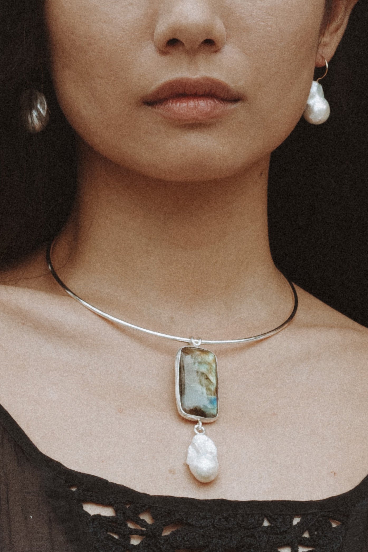 Labradorite Collar Necklace for Stylish Look