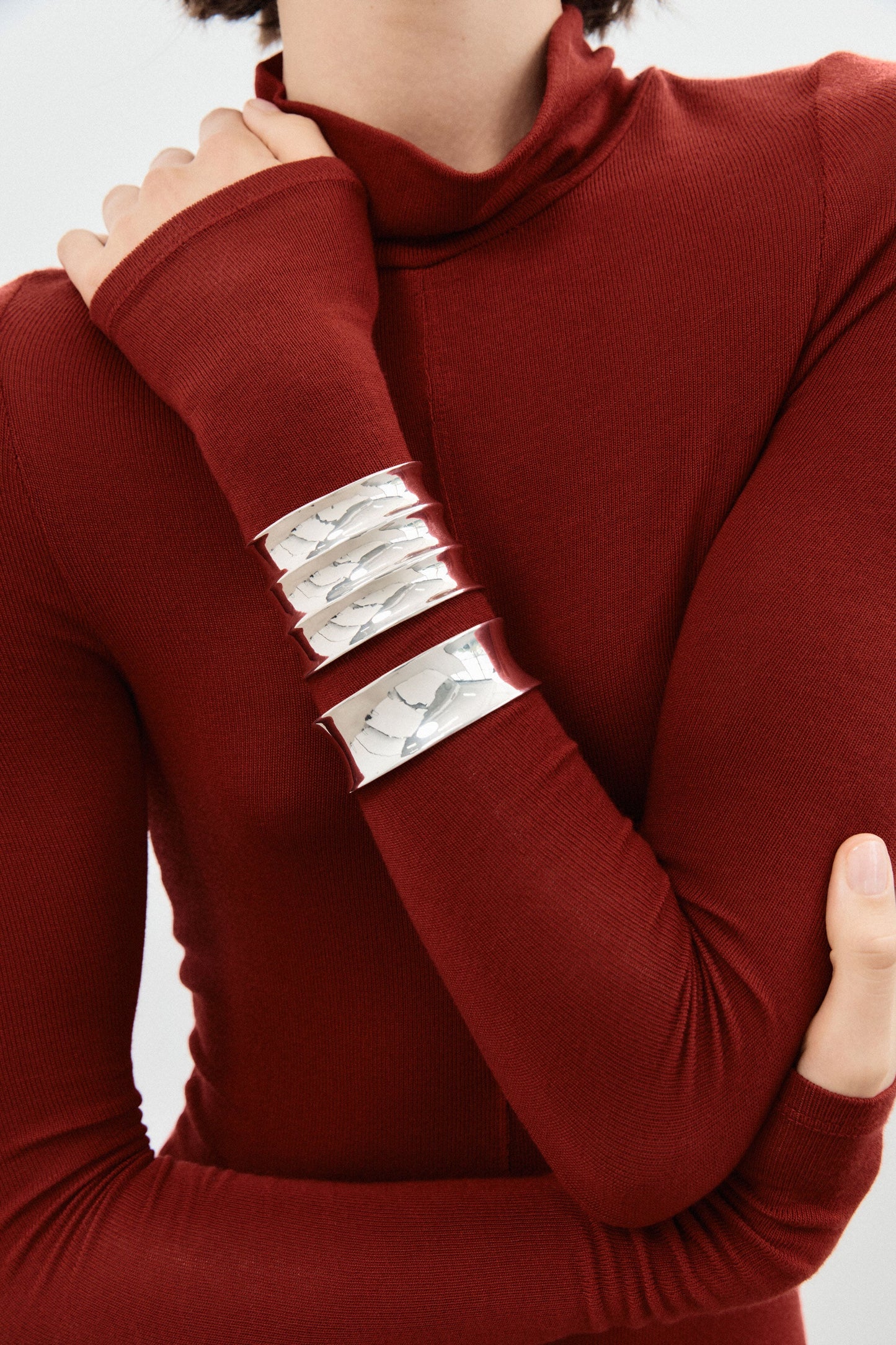 Stylish Ridge Cuff in Silver Material