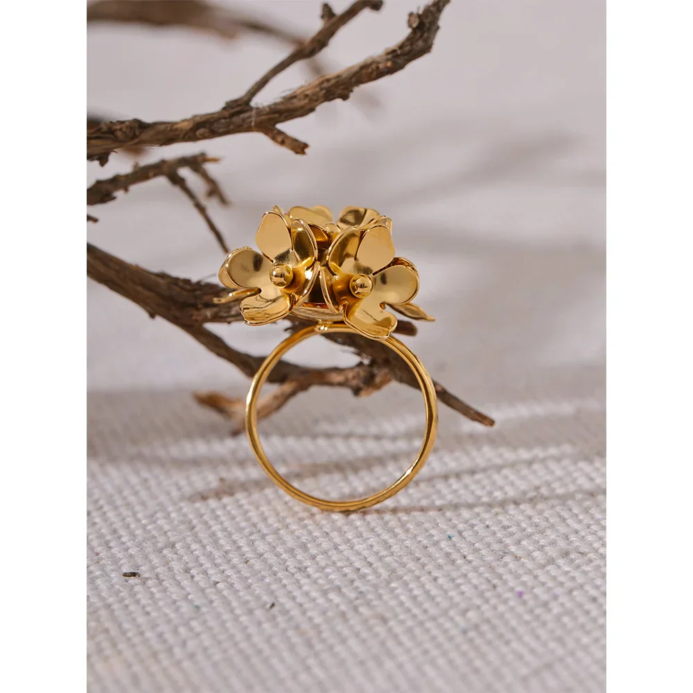 Stylish Three Dimensional Flower Ring