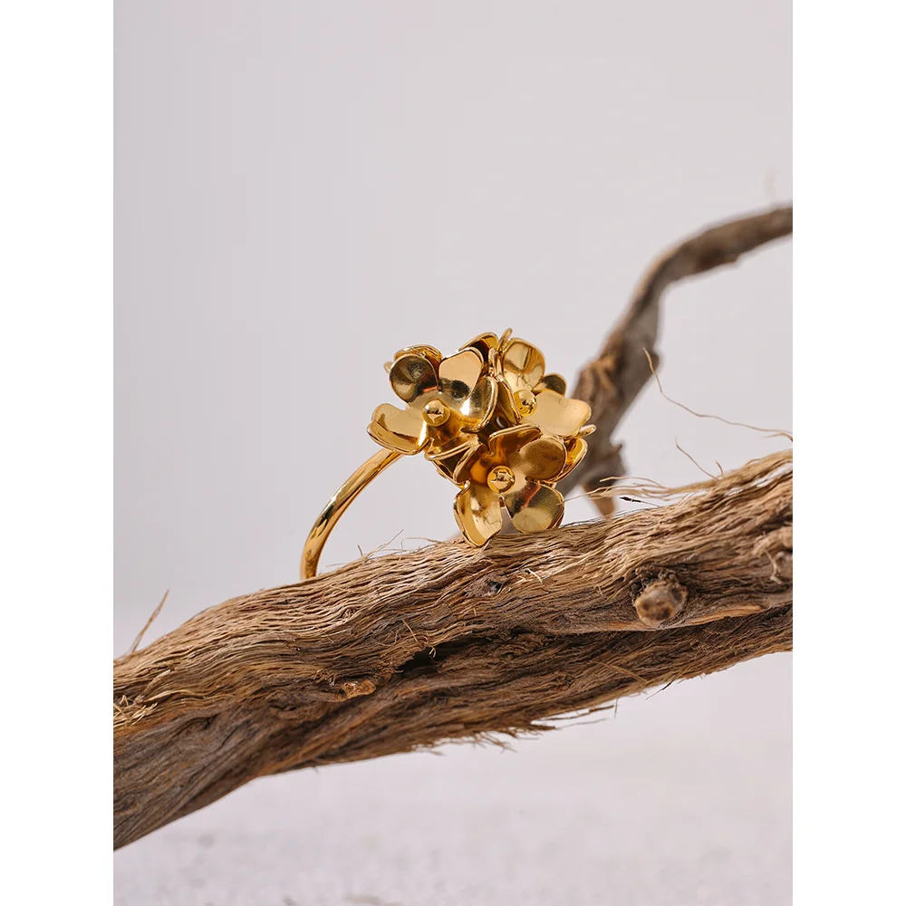 Stylish Three Dimensional Flower Ring