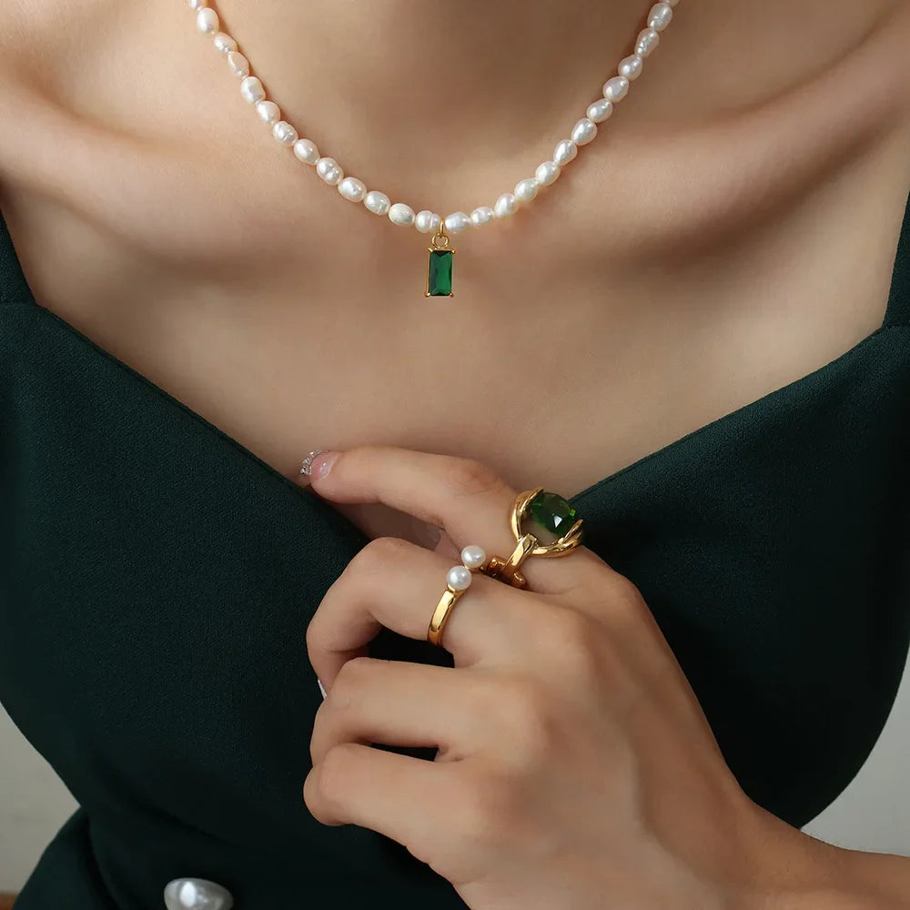 Elegant Vintage Green Crystal and Pearl Necklace