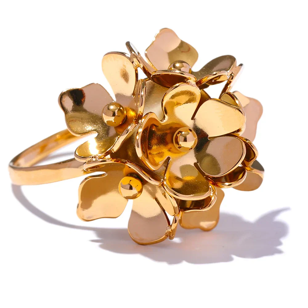 Stylish Three Dimensional Flower Ring