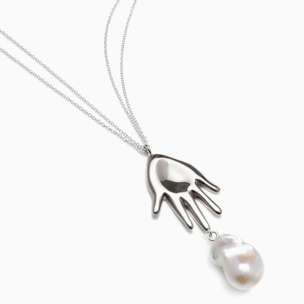 Elegant Pendant Necklace in Silver 1