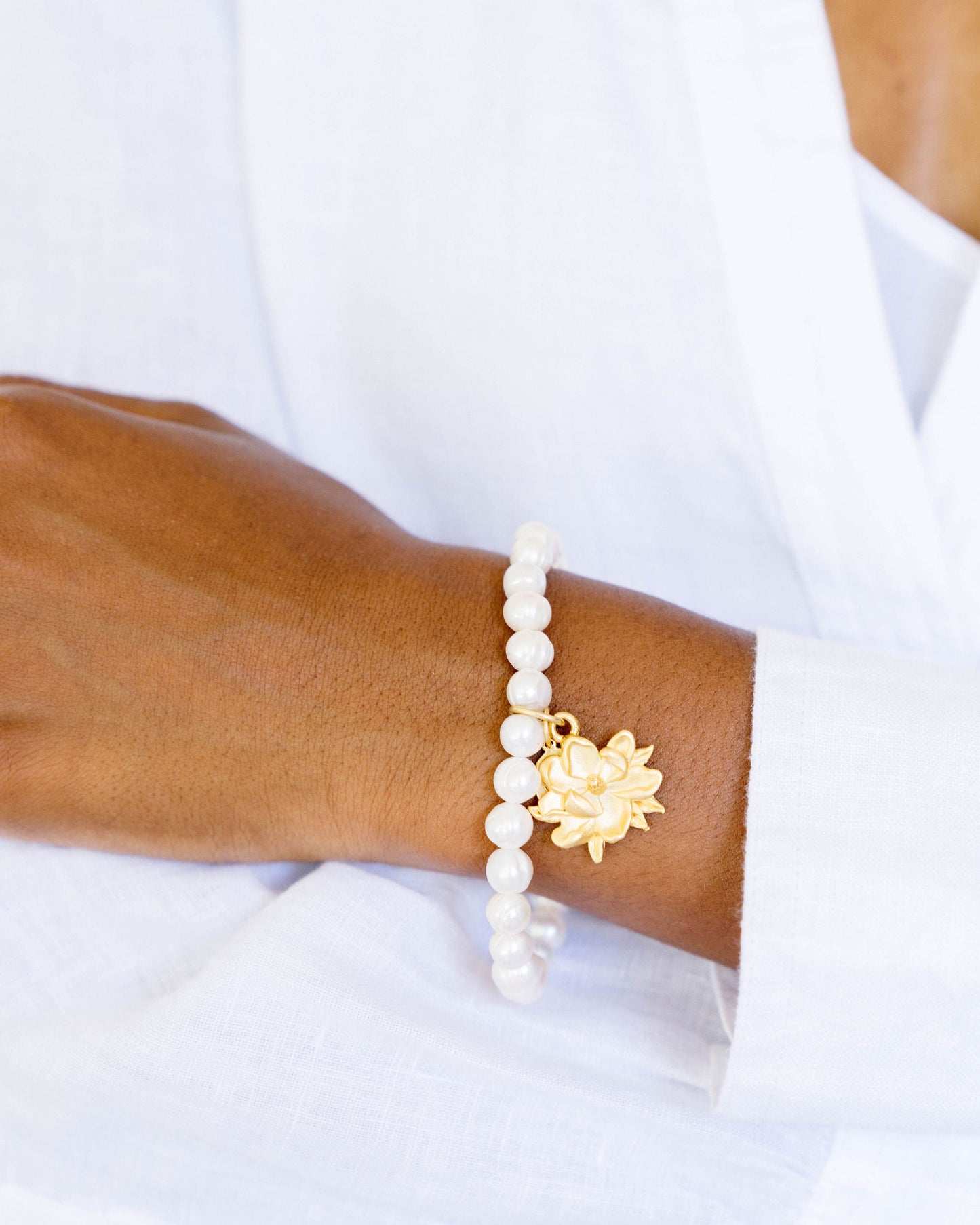 Stretch Bracelet in Elegant Magnolia Style