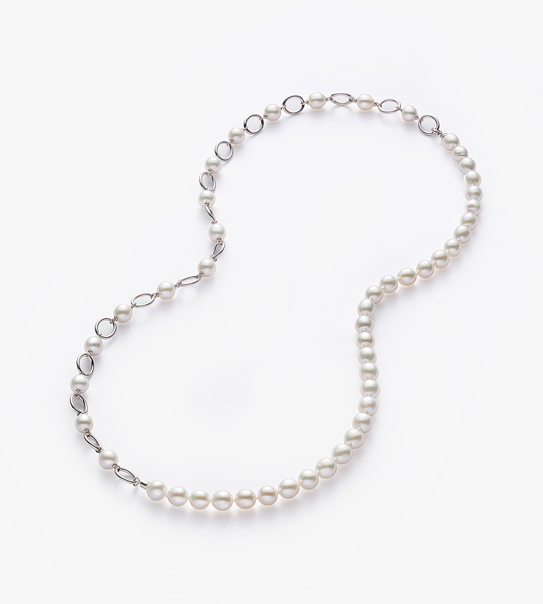 Stylish Silver Necklace with Elegant Design 3