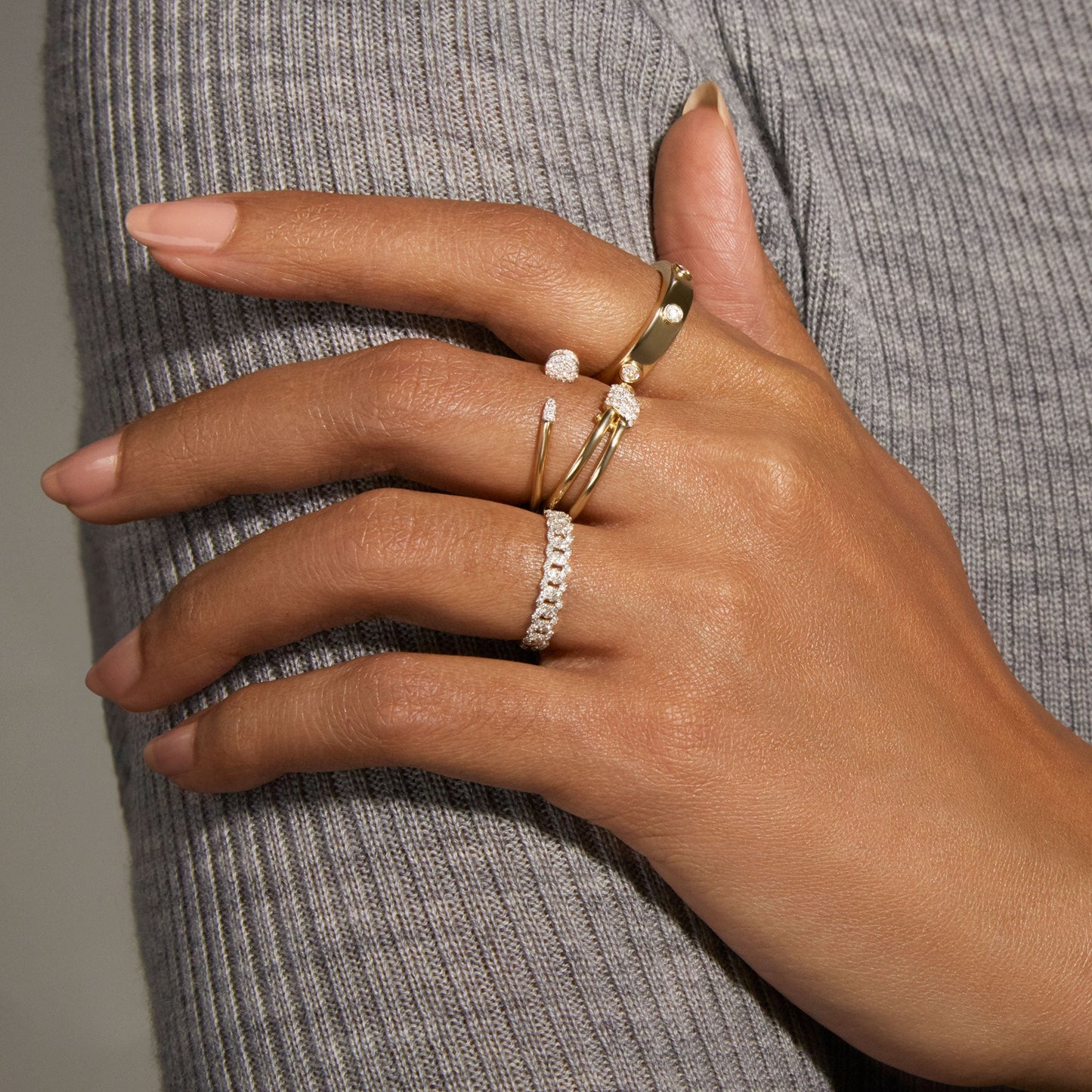 Diamond Pave Chain Ring in Elegant Design