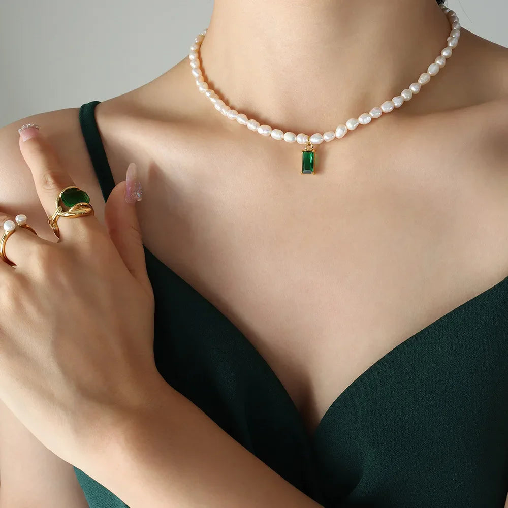 Elegant Vintage Green Crystal and Pearl Necklace