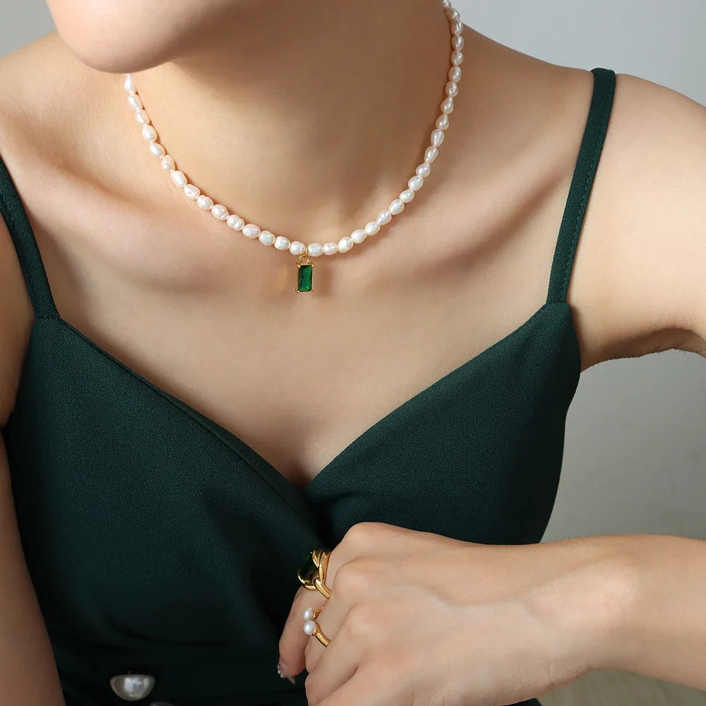 Elegant Vintage Green Crystal and Pearl Necklace