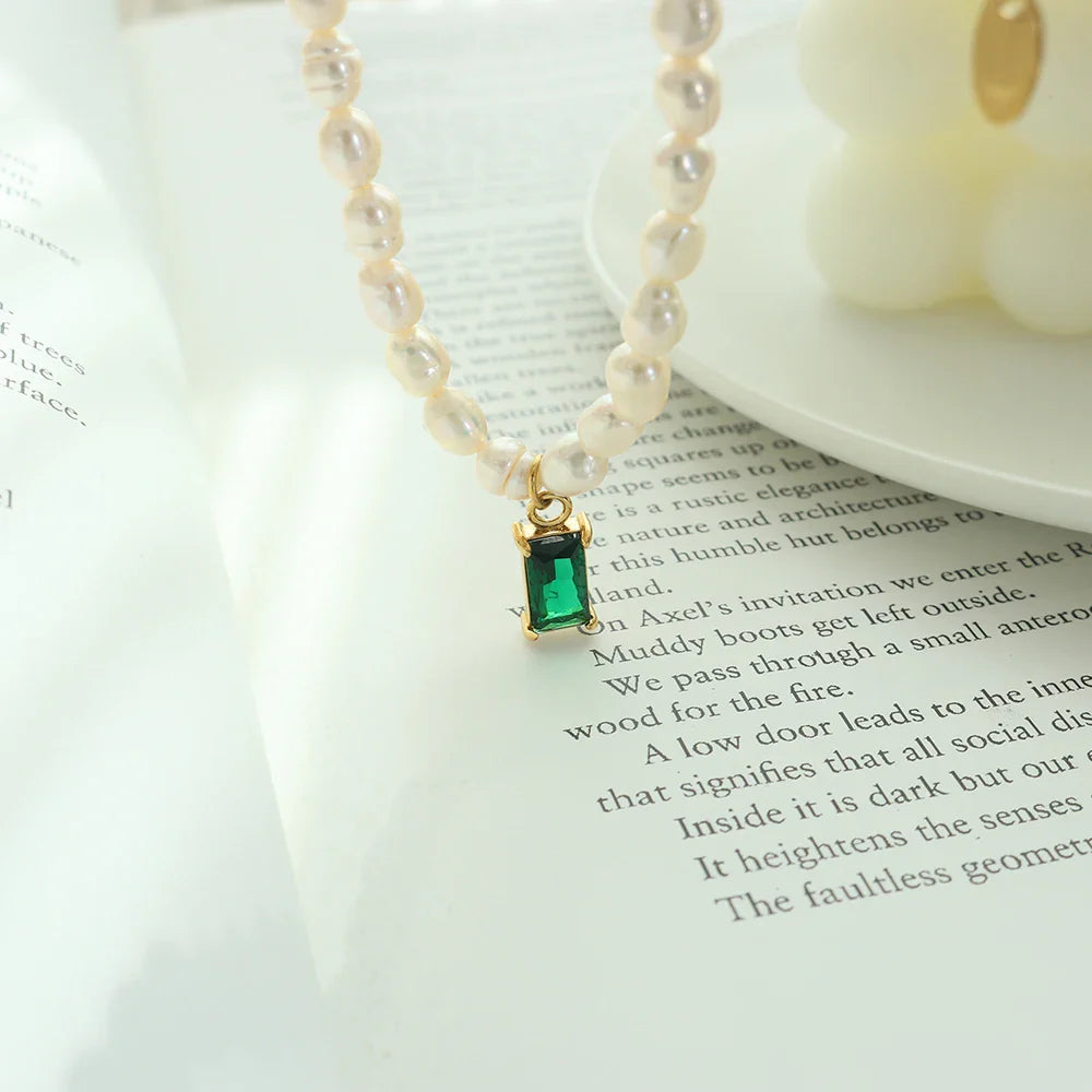 Elegant Vintage Green Crystal and Pearl Necklace