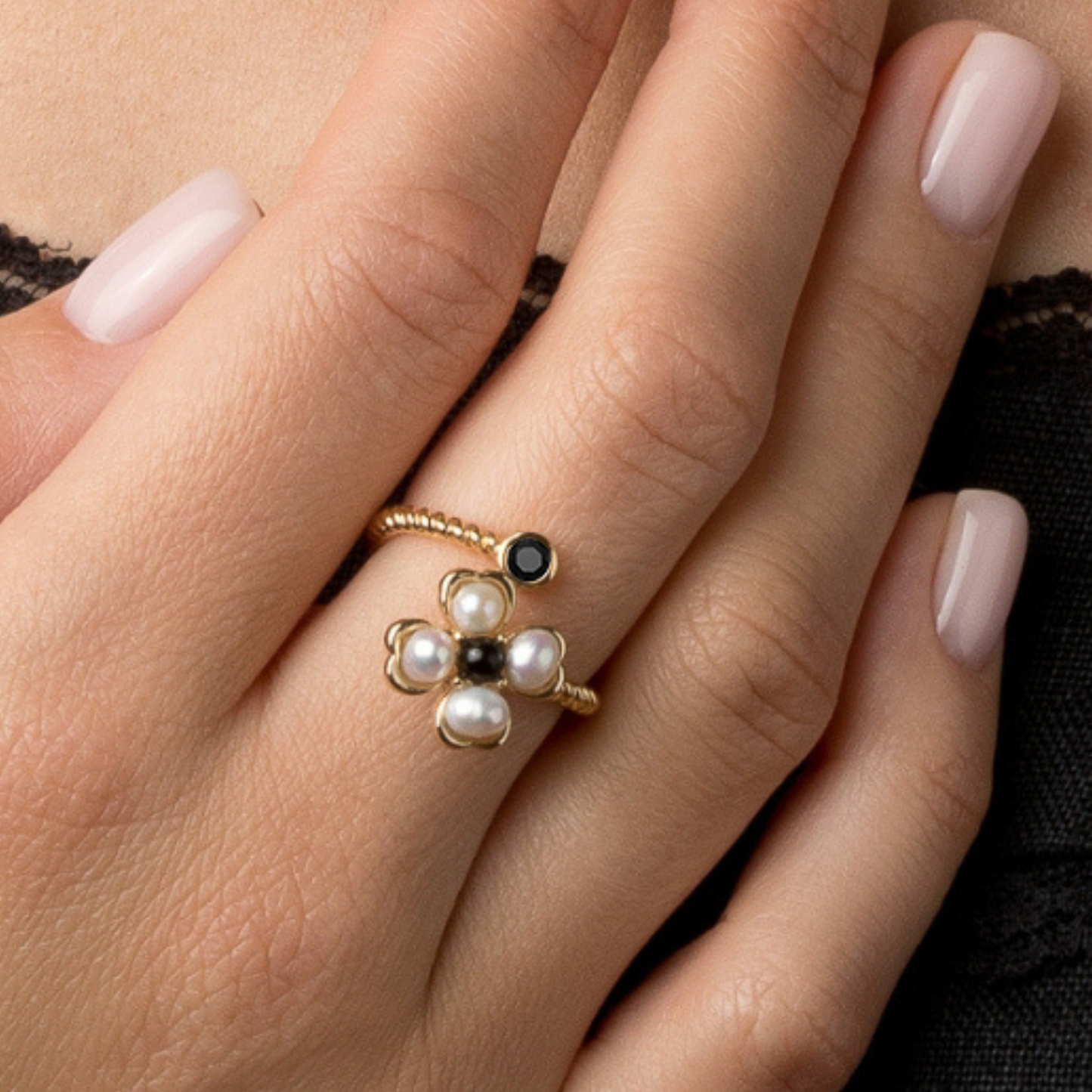 Spinning Ring with Pearl and Onyx Design