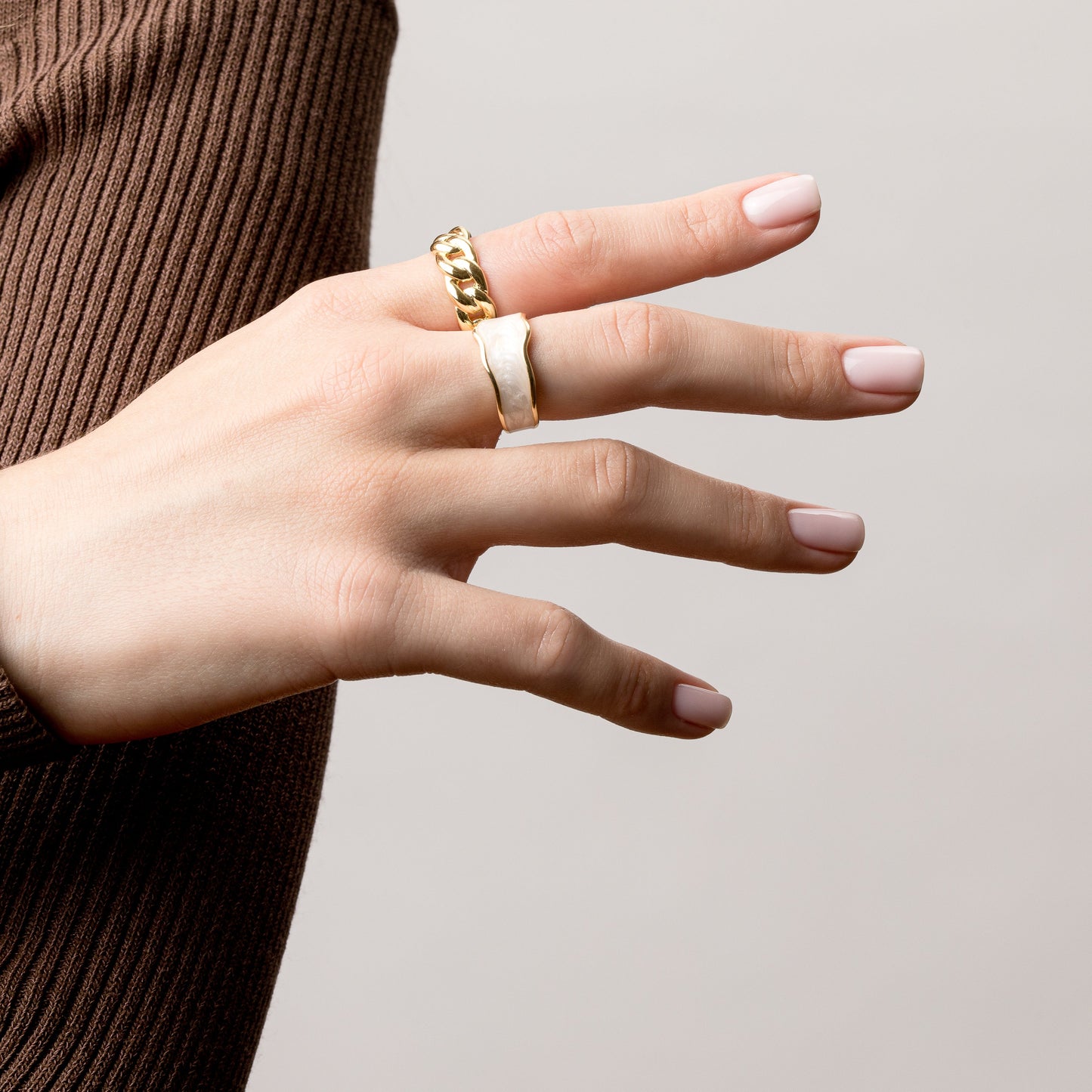 Enamel Curve Design Band Ring