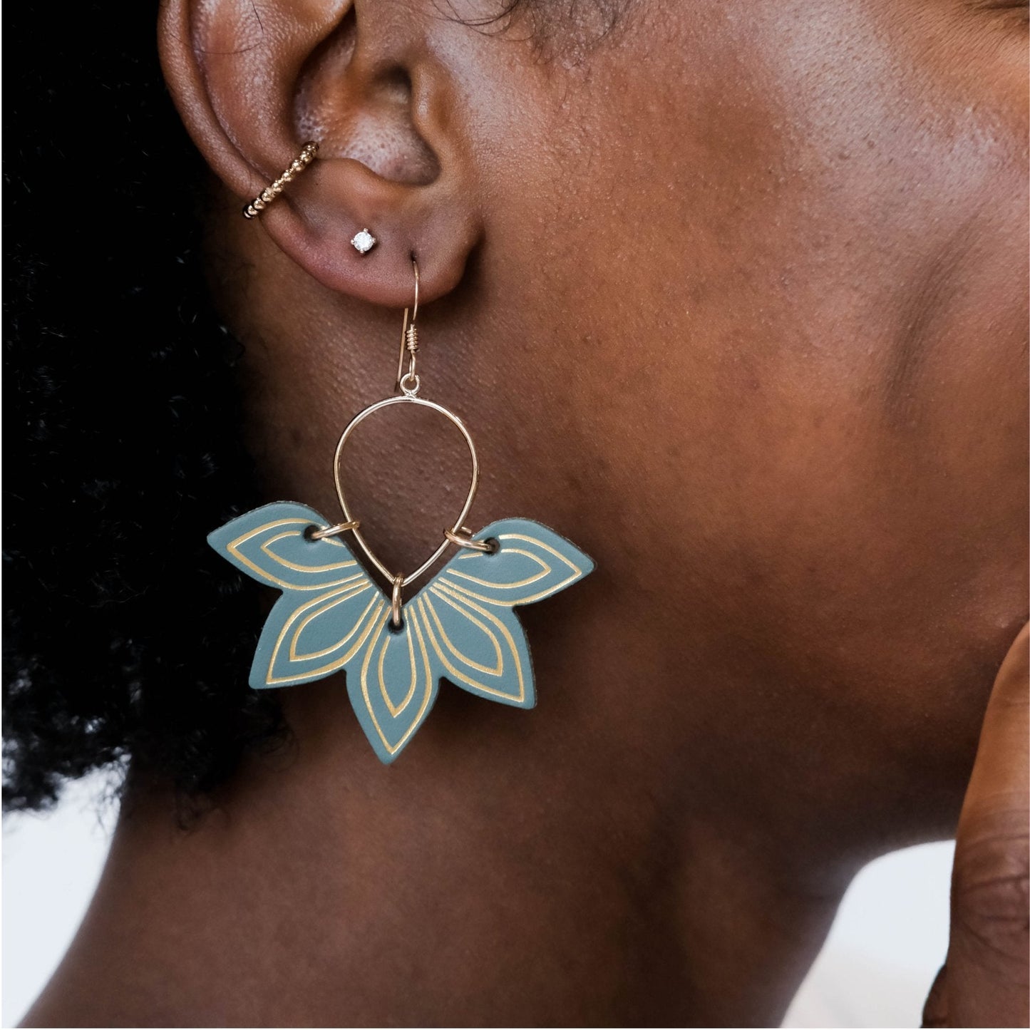 Floral Design Silver Necklace with Agave Detail