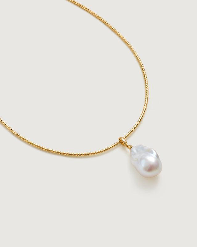 Baroque Pearl Necklace in Elegant Design