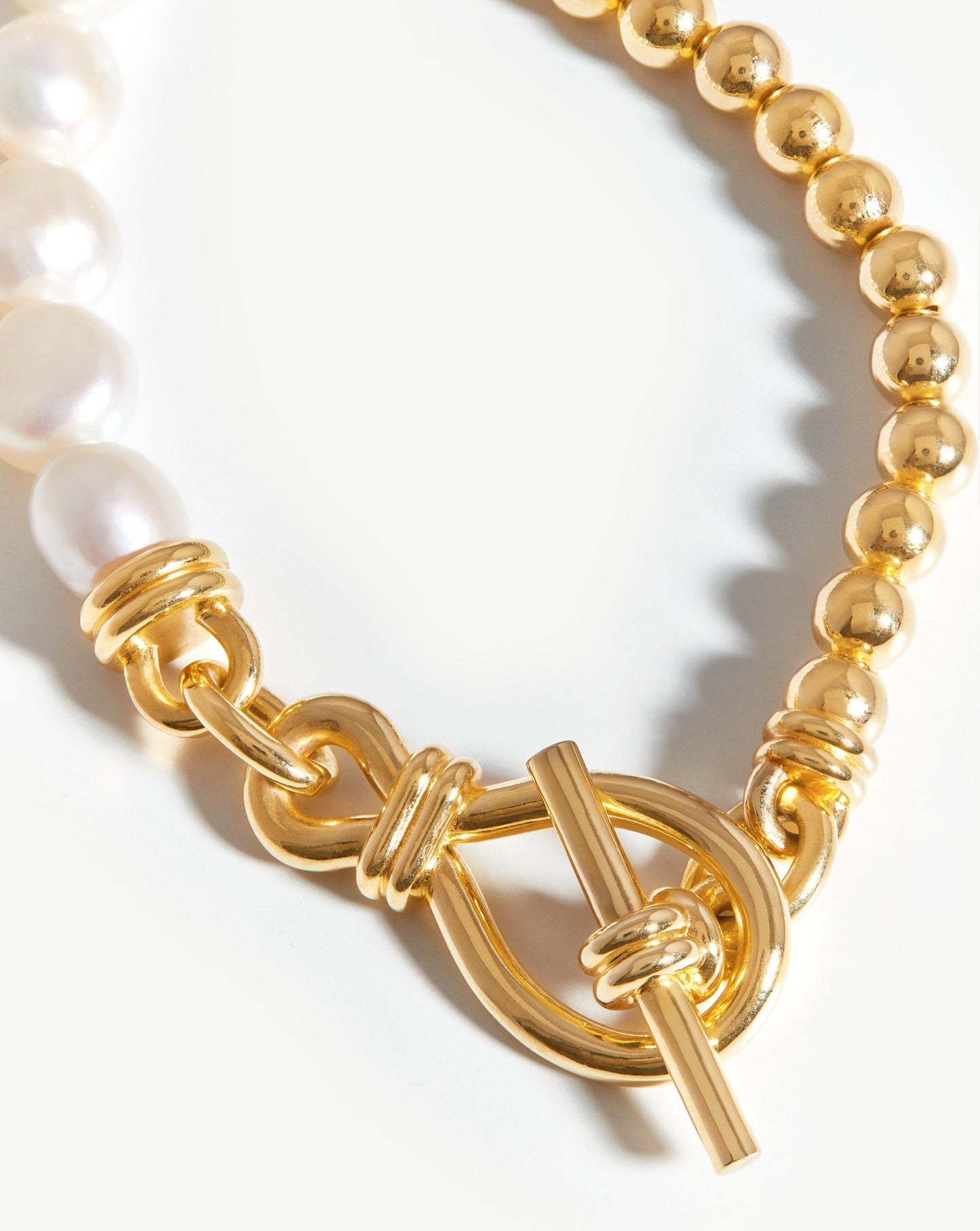 Baroque Pearl Beaded T-Bar Necklace in Gold Plated