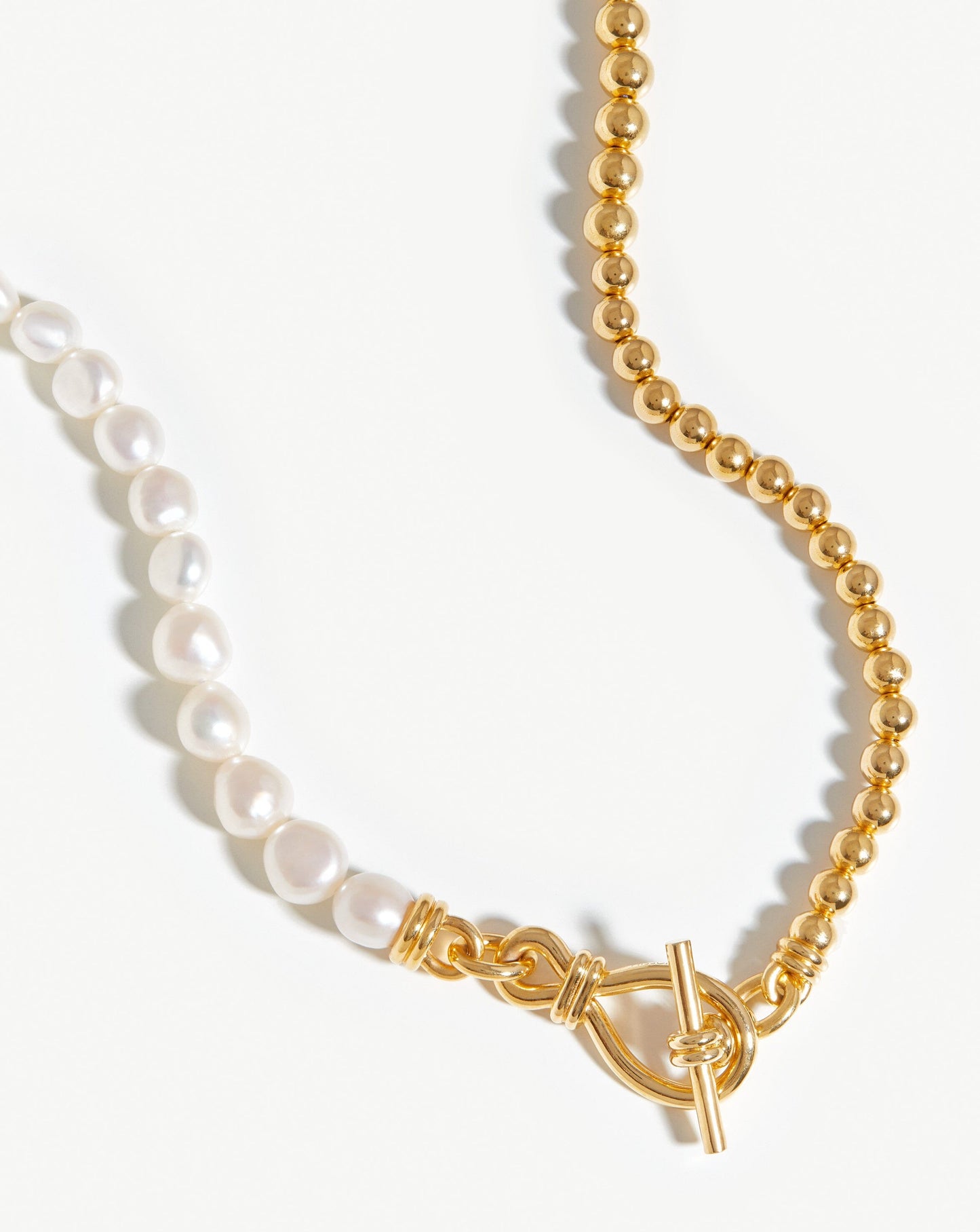 Baroque Pearl Beaded T-Bar Necklace in Gold Plated