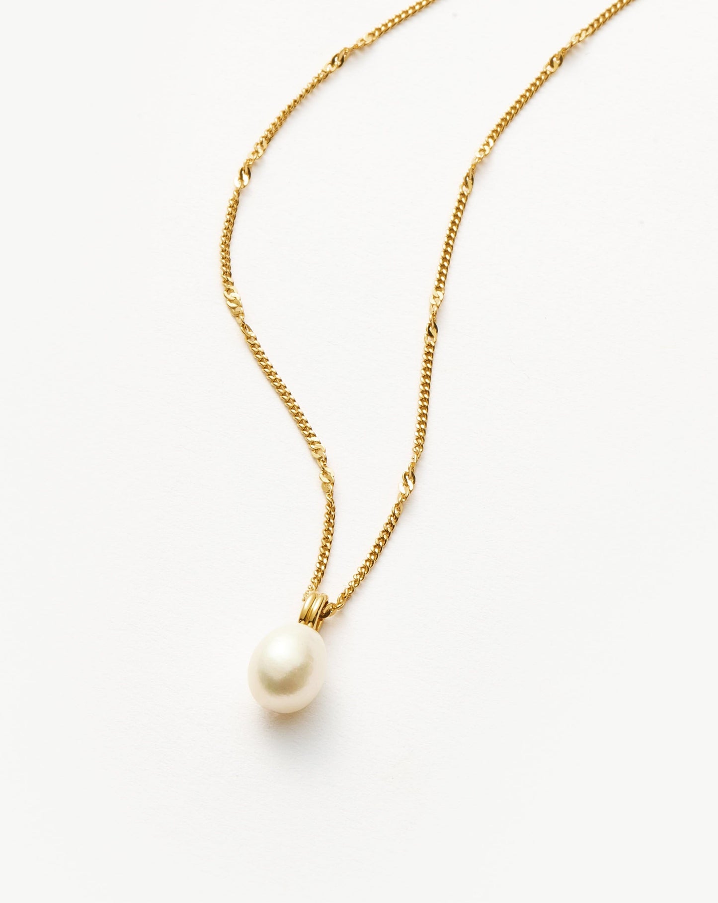 Twisted Chain Necklace with Baroque Pearls and Gold Plating