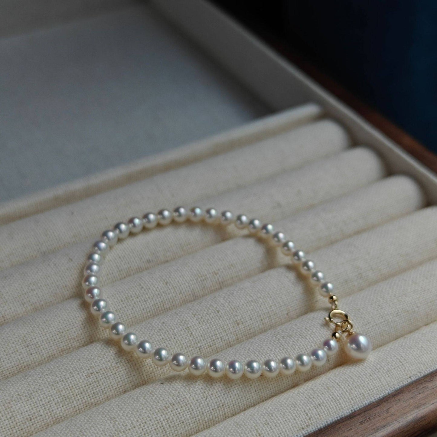 Delicate White Freshwater Pearl Gold Bracelet