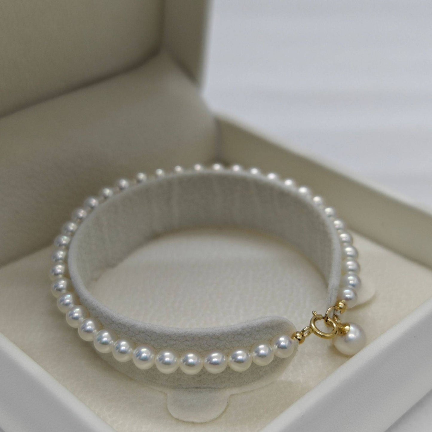 Delicate White Freshwater Pearl Gold Bracelet