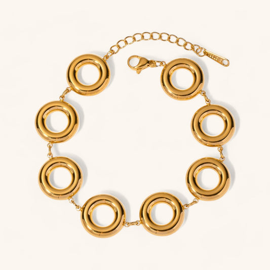 Shiny Circular Bracelet in Sleek Design