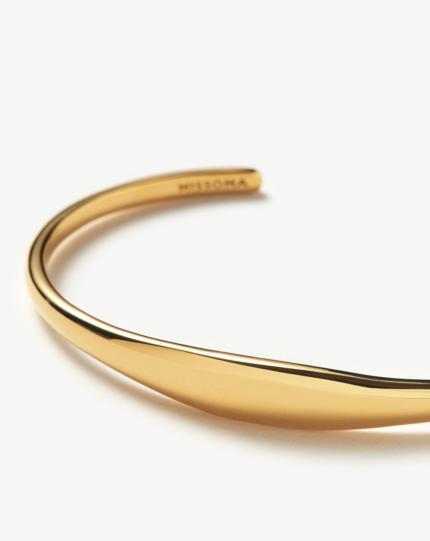 Elegant Cuff Bracelet in 18k Gold Vermeil