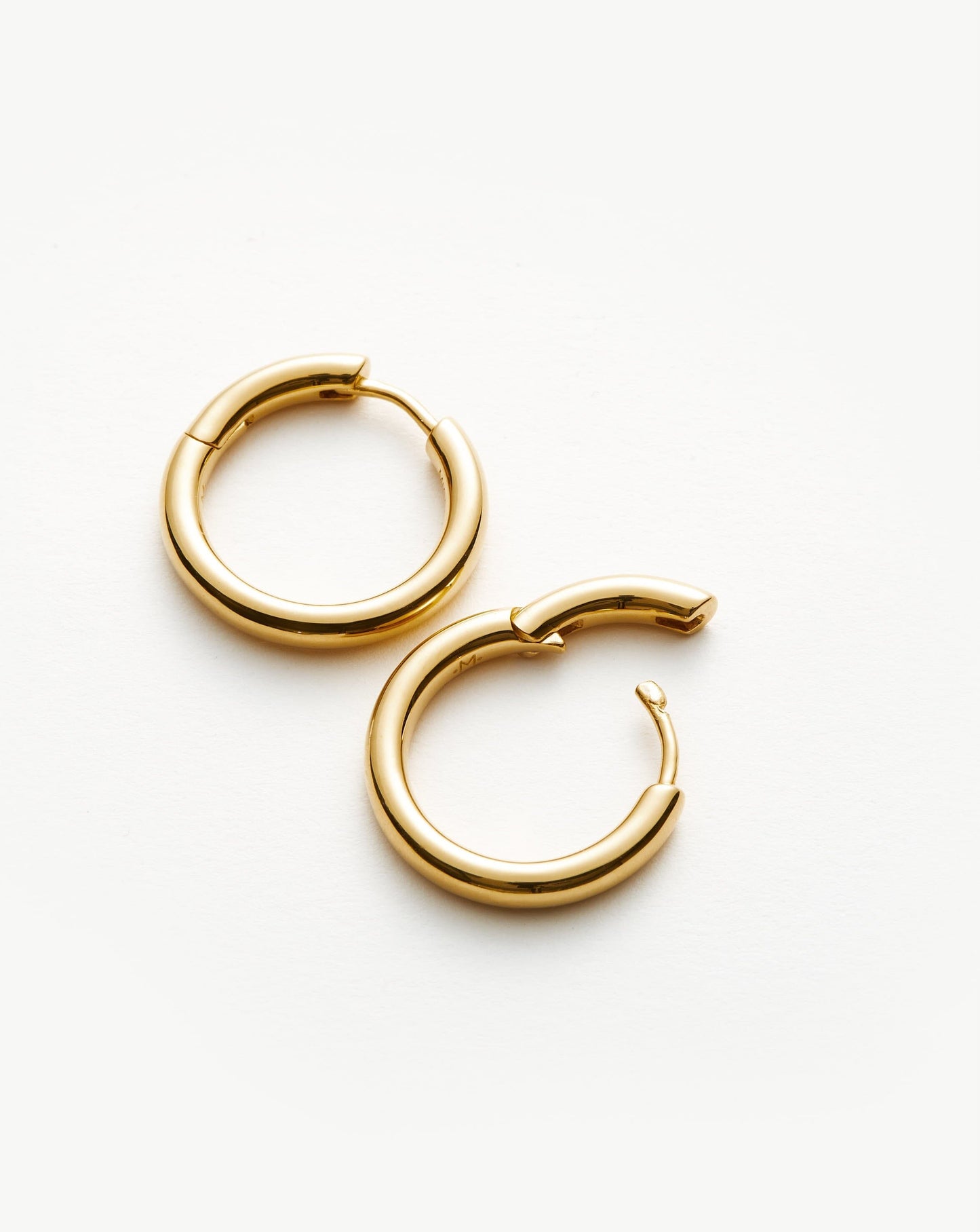 Small Hoop Earrings in 18k Gold Plated