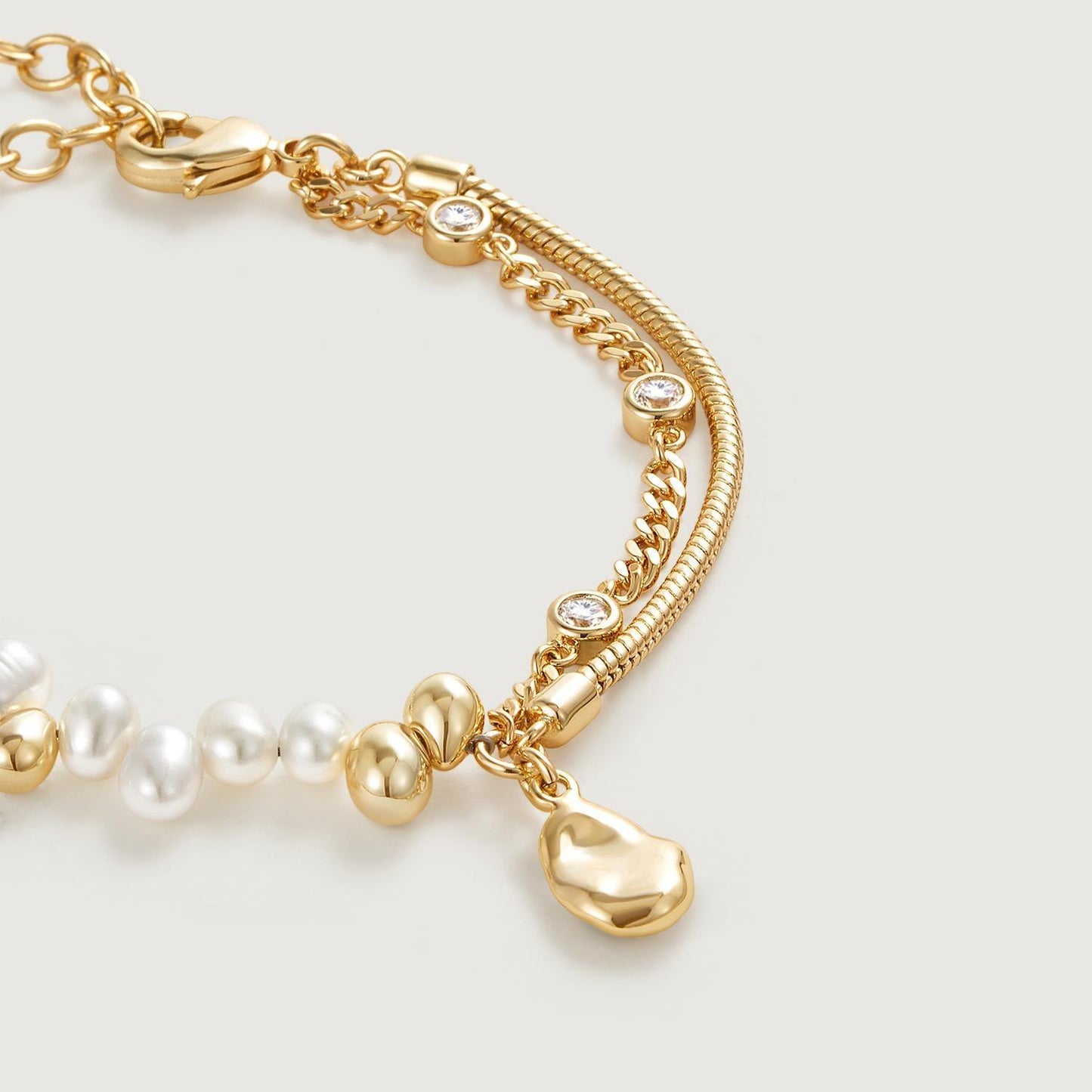 Elegant Pearl Bracelet in Coastal Style