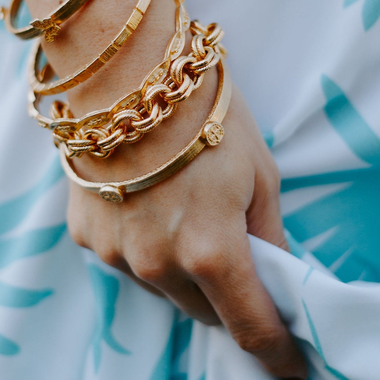 Stylish Coin Design Bangle in Sleek Finish