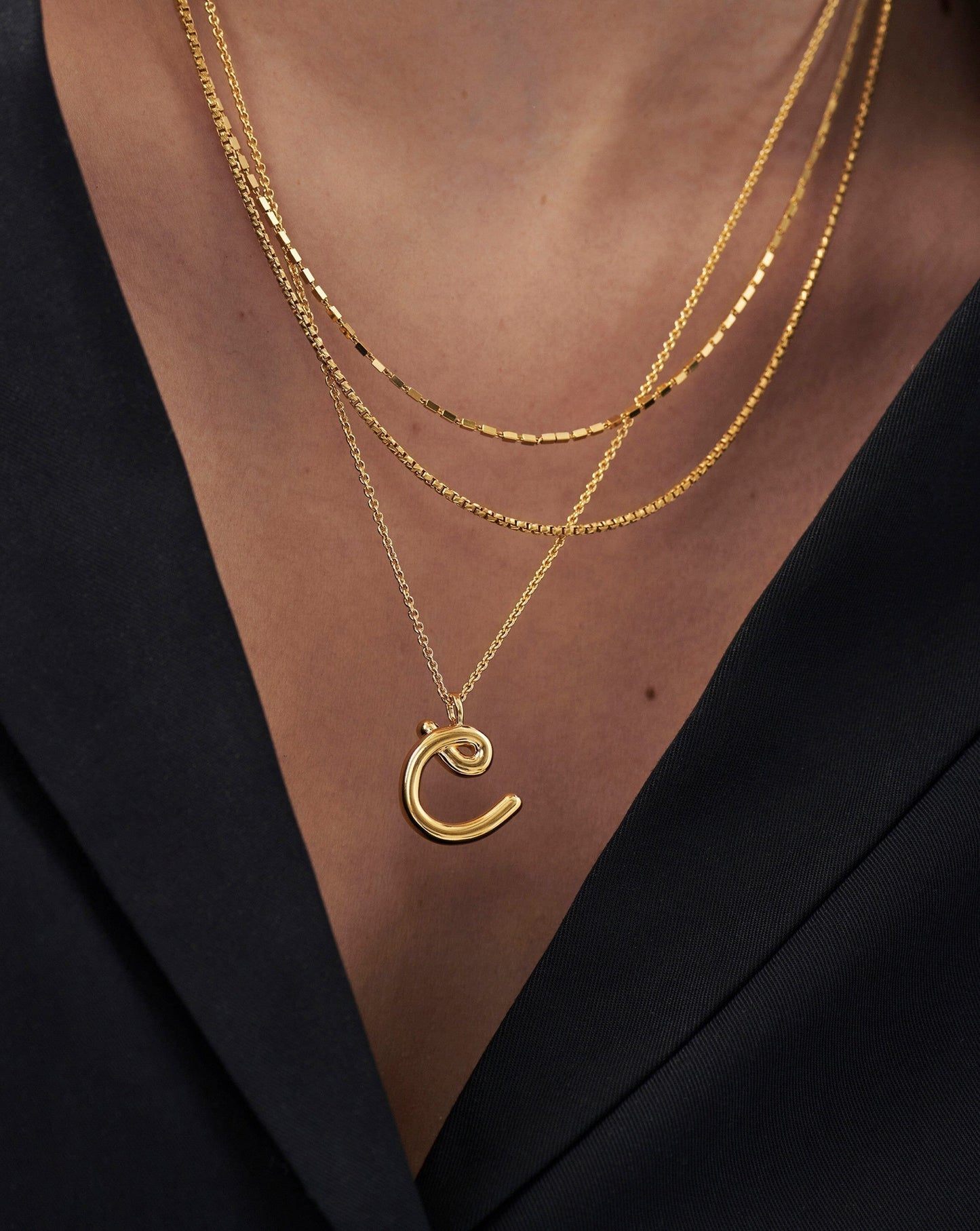 Curly Initial Pendant Necklace in 18k Gold Vermeil 4