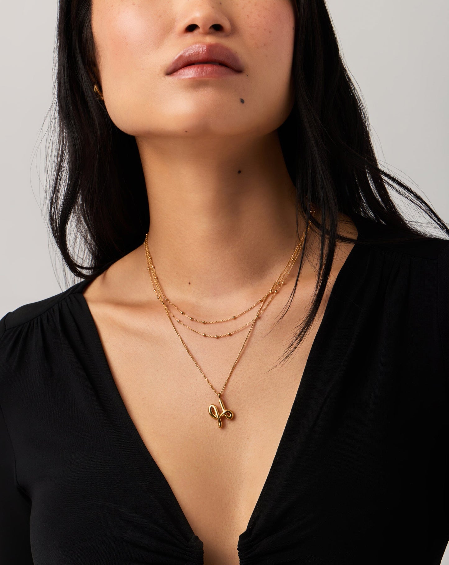 Curly Molten Initial Pendant Necklace in Gold Vermeil 4