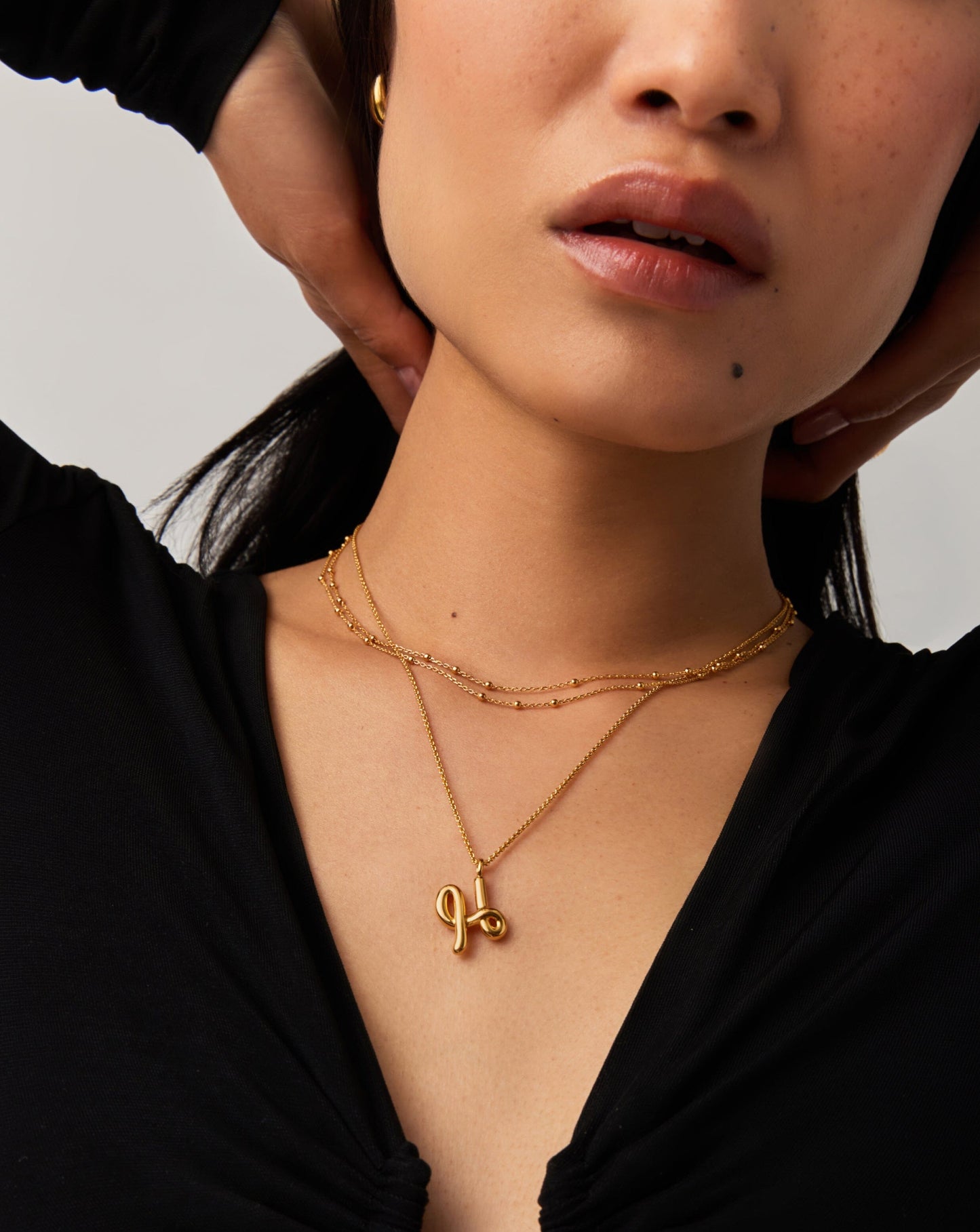 Curly Molten Initial Pendant Necklace in Gold Vermeil 4