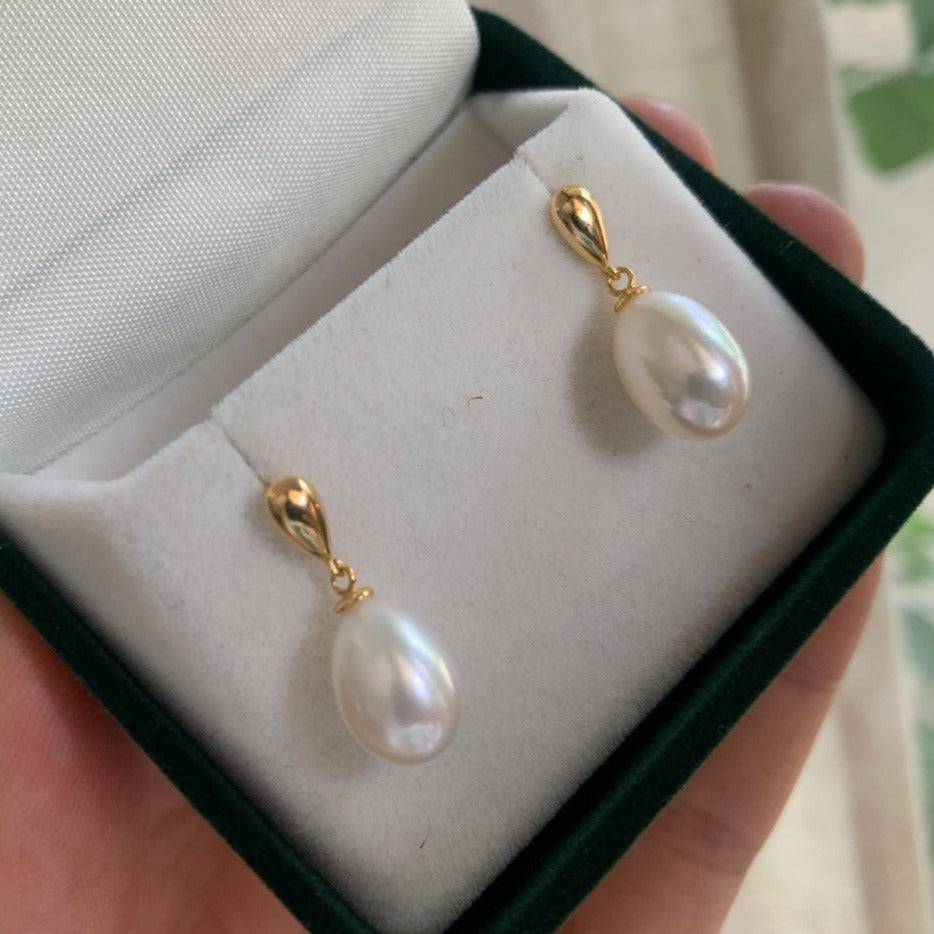 Classic Drop-shaped Freshwater Pearl Earrings in 8.5-9.5mm Size