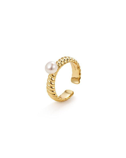 Elegant Pearl Ring in Silver 2