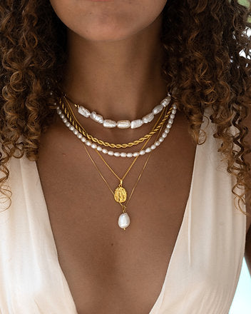 Elegant Pearl Drop Necklace Design