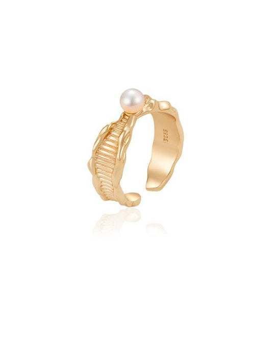 Illuminated Pearl Ring in Elegant Design