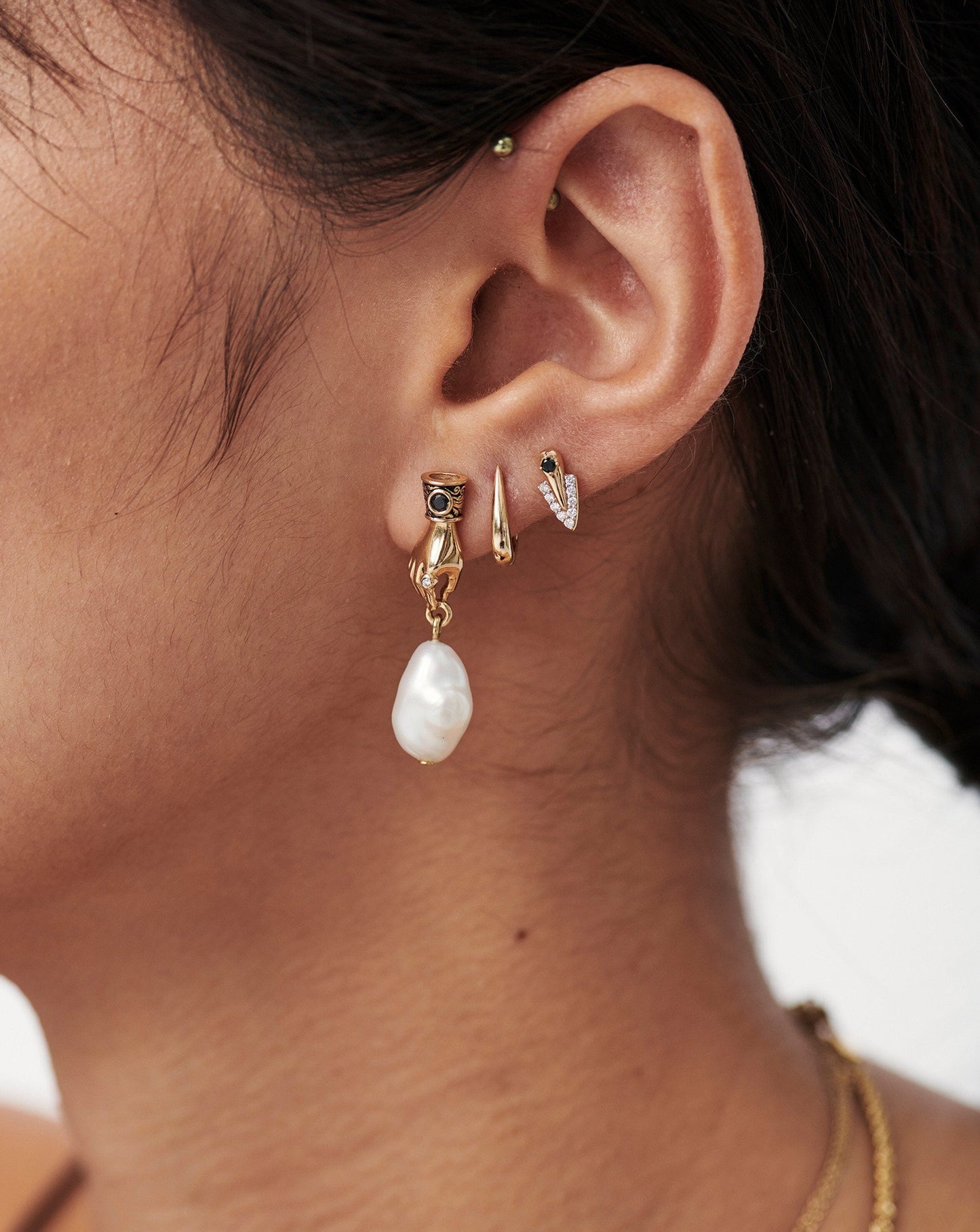 Fine Drop Earrings in Solid Gold Pearl and Blue Sapphire