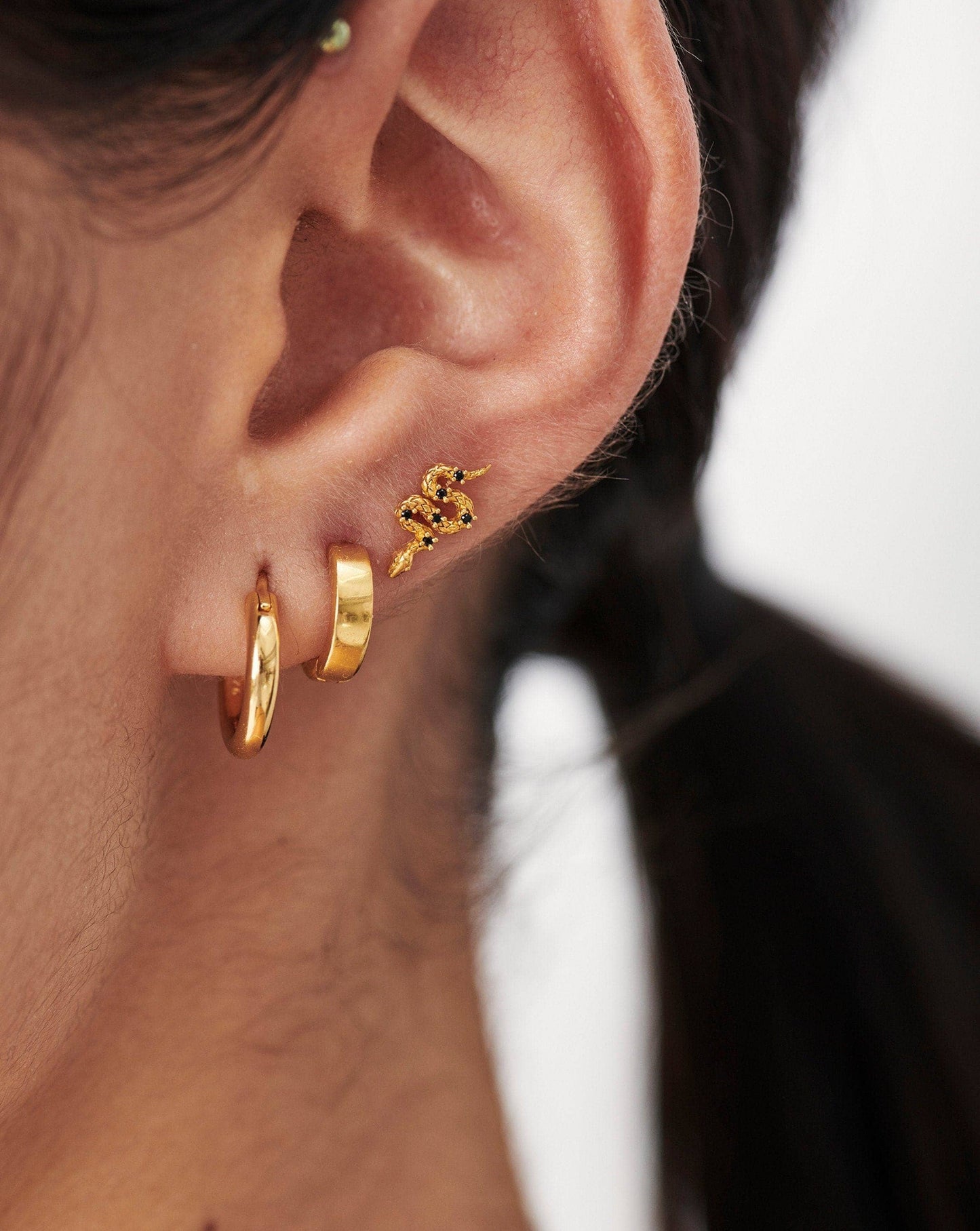 Single Serpent Stud Earring in 18k Gold Vermeil and Black Onyx