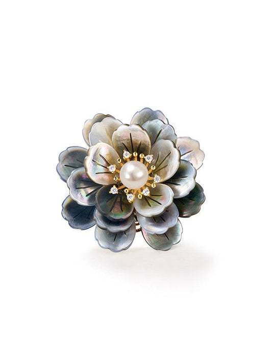 Elegant Brooch in Fine Design